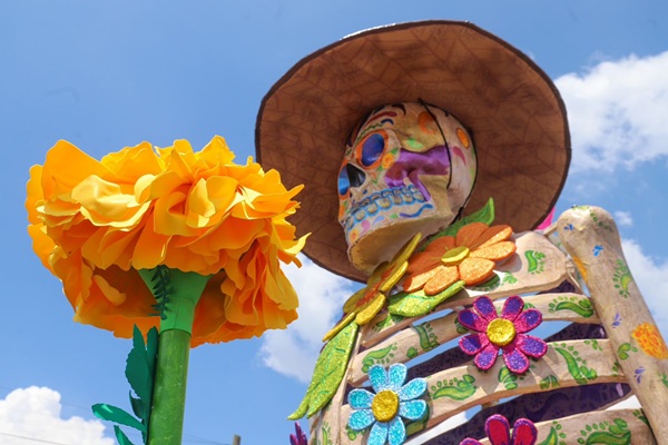 Inicia Valle de Catrinas en Atlixco; admira 24 piezas monumentales