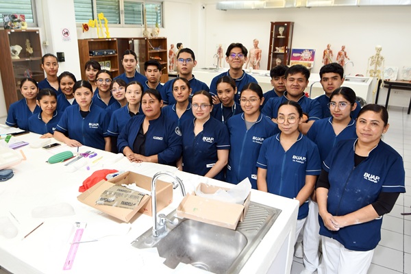 La Licenciatura en Podología forma profesionales en la atención integral de las extremidades inferiores del cuerpo humano