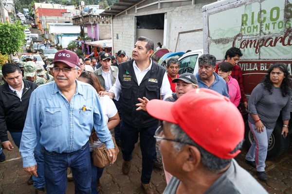Lluvias en Puebla Armenta realiza recorridos por colonias y comunidades damnificadas en Huauchinango