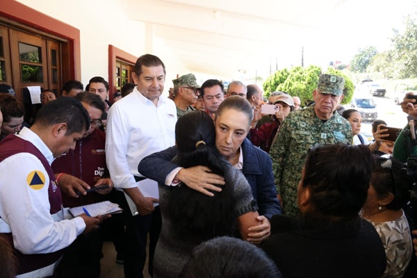 Lluvias en Puebla Sheinbaum anuncia programa para reconstrucción de viviendas afectadas; recorre Huauchinango
