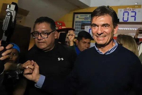 El senador opositor centrista Rodrigo Paz Pereira, heredero político del expresidente de Bolivia, se impuso al exmandatario Jorge Quiroga