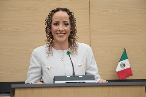 Promueve diputada Susana Riestra iniciativas para regular el uso de redes sociales en menores en el Congreso de Puebla