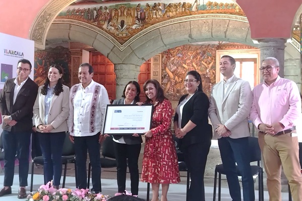 Reciben estudiantes de la FCEA nombramiento como embajadores turísticos de SECTURE