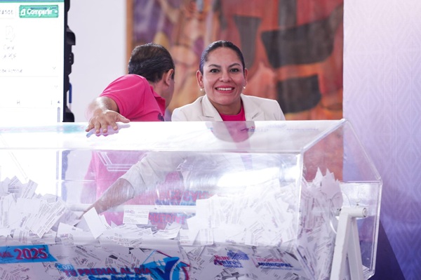 Reconoce Lupita Cuautle el compromiso ciudadano durante el Sorteo Predial 2025