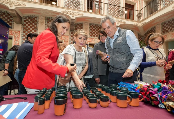 Recorren Pepe Chedraui y MariElise Budib Cumbre Iberoamericana de Artesanías que realiza en la capital