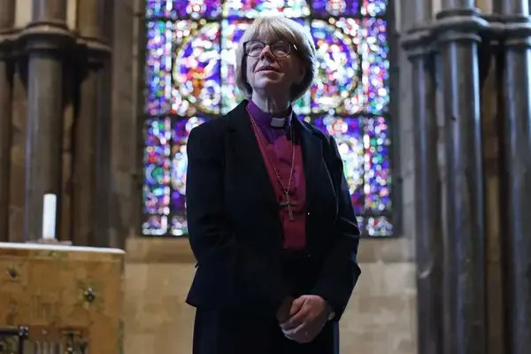 La elección de Sarah Mullally de este viernes supone un hito histórico tras los avances en la inclusión femenina en la Iglesia de Inglaterra