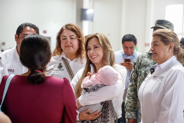 SEDIF Puebla entrega otros 4 camiones con ayuda para damnificadas de Huauchinango