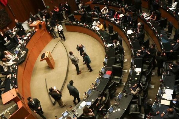 Con 70 votos en favor y 39 en contra, en lo particular, se aprobaron las nuevas reglas del juicio de amparo, ya se turnó a Cámara de Diputados