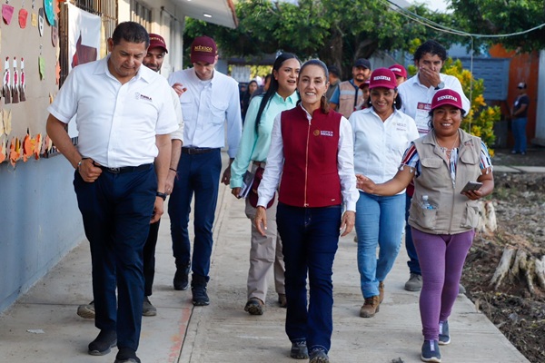 Sheinbaum recorre La Ceiba en Xicotepec de Juárez; asegura que hay cobertura del 100% en la Sierra Norte