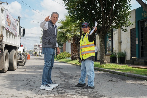 Supervisa Pepe Chedraui trabajos de bacheo en la colonia Las Ánimas