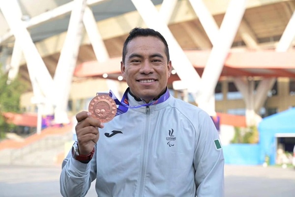 Tlaxcalteca, Leonardo de Jesús, gana bronce en el Mundial de para atletismo en Nueva Delhi, India