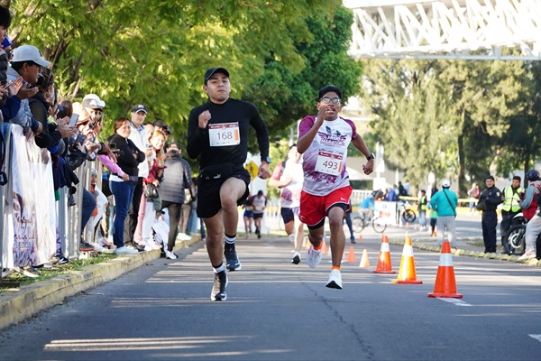 Tres mil corredoras y corredores participaron en el Medio Maratón 21K Puebla 2025
