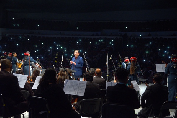 UATx Con concierto sinfónico y develación de un mural
