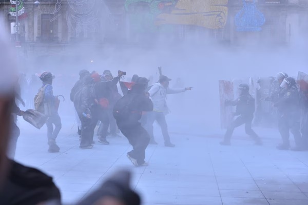 Violencia en la marcha del 2 de octubre bloque negro deja 22 policías heridos