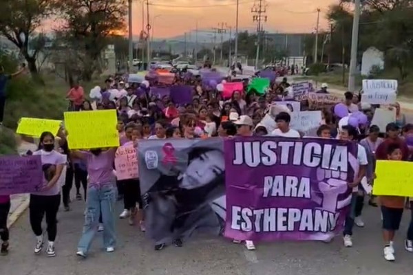 Marchan en Ajalpan para exigir justicia para Estephany Carmona Rojas, asesinada en Acapulco