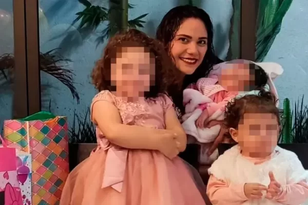 Gracias La Fiscalía General del Estado de Puebla logró la recuperación de tres menores de edad que permanecieron separadas de su progenitora casi tres años. Actualmente, las niñas se encuentran bajo el resguardo y protección de su madre, quien cuenta con la custodia legal otorgada por la autoridad judicial competente. En cumplimiento del mandato institucional de procurar justicia y garantizar el interés superior de la niñez, la Fiscalía General del Estado llevó a cabo 45 actos de investigación y 15 cateos, 11 de ellos en los municipios de Puebla y San Pedro Cholula, extendiendo las diligencias a otras entidades, como Tlaxcala, donde se realizaron 4 cateos adicionales. Estas acciones permitieron acotar las posibilidades de ocultamiento de las menores y hacer posible su recuperación. De las investigaciones se desprende que la madre de las víctimas mantuvo una relación de concubinato durante cinco años con Erick N., con quien procreó tres hijas. En marzo de 2023, promovió un juicio familiar que concluyó con la asignación de la guardia y custodia de las menores a su favor, ordenando al padre su entrega inmediata. Pese a la resolución judicial, Erick N., se negó a cumplir con la orden. Asimismo, tras denunciar la agraviada que desde noviembre de 2022 no veía a sus hijas, el masculino fue detenido en junio de 2023 por los delitos de violencia familiar, violencia vicaria y sustracción de menores, sin embargo, presuntamente con apoyo de sus padres, José Francisco N. y Blanca Patricia N., continuaron ocultando a las menores impidiendo el contacto con su madre, por lo que denunció su desaparición. Asimismo, en 2024, la Fiscalía General del Estado inició la carpeta de investigación correspondiente por sustracción de menores y violencia vicaria en contra de los abuelos paternos de las niñas, siendo detenidos y vinculados a proceso por su probable responsabilidad en ambos delitos, en tanto las menores quedaron al cuidado de los hermanos de Erick N., y posteriormente de Jessica N., pareja sentimental de la persona, quien también fue detenida en el curso de la investigación. Es importante destacar que las menores reciben atención por parte del personal especializado en trabajo social y psicológico, garantizando así su bienestar integral tras la recuperación. Actualmente, ya se encuentran bajo el cuidado de su progenitora, quien cuenta con todo el respaldo jurídico necesario para ejercer plenamente la custodia y protección de sus hijas. El resultado de esta operación derivó del esfuerzo conjunto y la articulación efectiva entre las áreas de investigación ministerial, el Poder Judicial y las instancias interinstitucionales involucradas, consolidando los mecanismos de cooperación para garantizar la aplicación de la justicia.