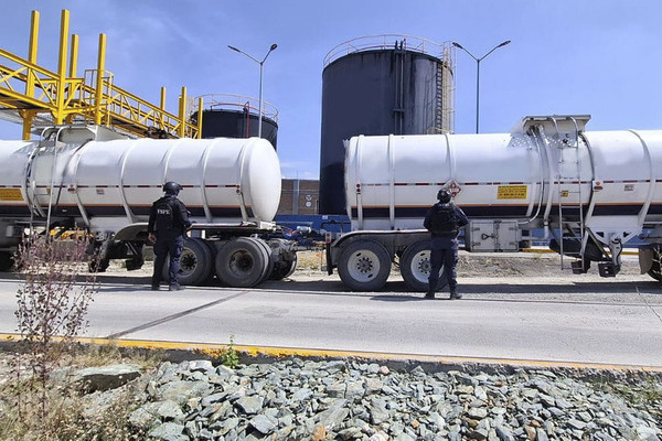 Autoridades federales y de Guanajuato aseguraron más de 1.6 millones de litros de combustible almacenados de forma ilícita en Silao
