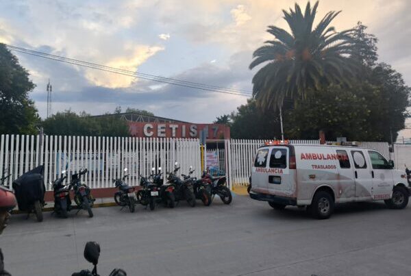 Detienen a tres estudiantes del CETIS 17 de Texmelucan con arma y drogas dentro del plantel