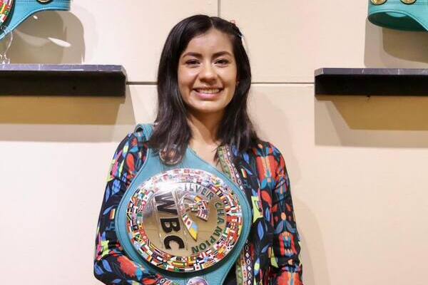Gabriela Sánchez indicó que deja su cargo de manera temporal para dedicarse al cien por ciento a su preparación para la pelea de noviembre