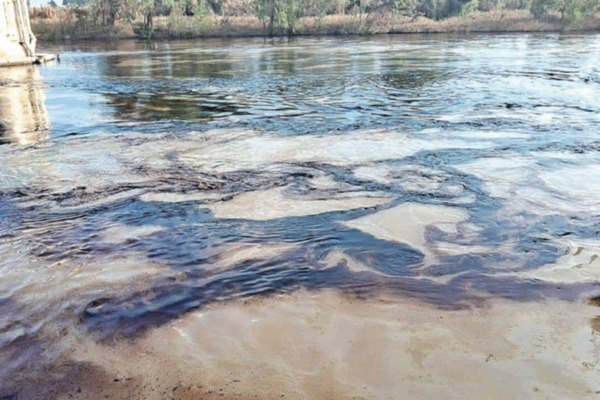 En la reparación de ductos por daños provocados por la perforación para instalar tomas clandestinas, Pemex ha recurrido a empresas privadas