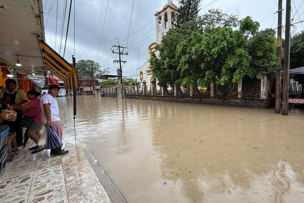 El pronóstico de lluvias significativas llevó al Gobierno de Veracruz a suspender las clases este viernes 10 de octubre en todos los niveles