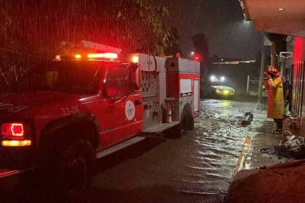 El Gobierno habilitó una ambulancia aérea para atender la emergencia por lluvias registradas en la Sierra Norte, informó el mandatario