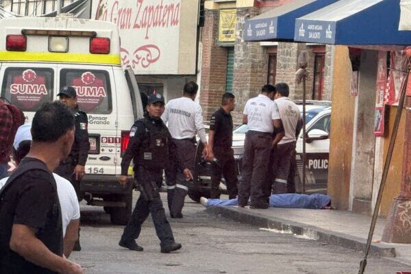Asesinan a un hombre a puñalada frente al mercado La Acocota, en la zona centro de Puebla