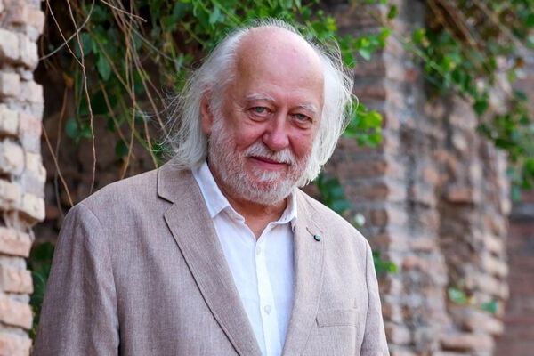László Krasznahorkai ganó el Premio Nobel de Literatura 2025, “por su obra convincente y visionaria que reafirma el poder del arte"