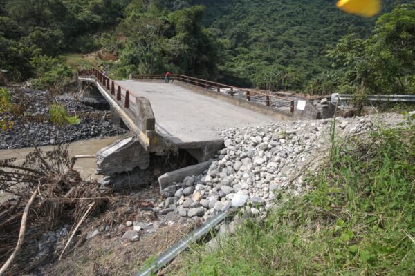 Lluvias en Puebla: Rehabilitarán gobierno federal y estatal puente que comunica a Zihuateutla y Jopala