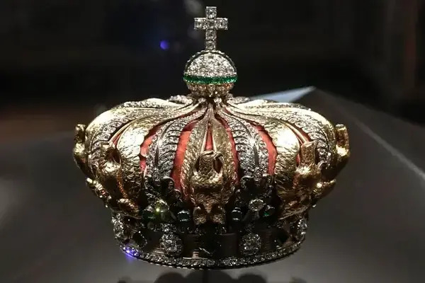 "La curadora del Louvre ha estimado los daños en 88 millones de euros", una suma "extremadamente espectacular", dijo la fiscal Beccuau