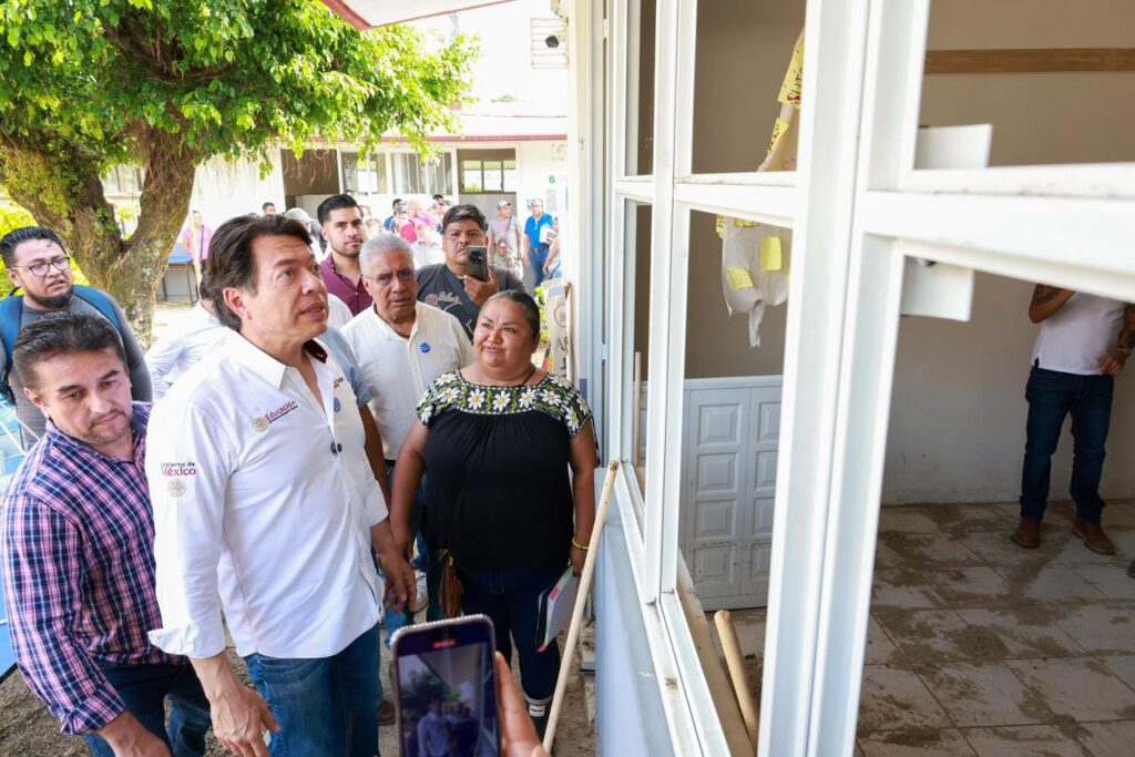 En su cuarto día consecutivo de recorridos por planteles escolares, el titular de la SEP supervisó y cuantificó los daños en Puebla.