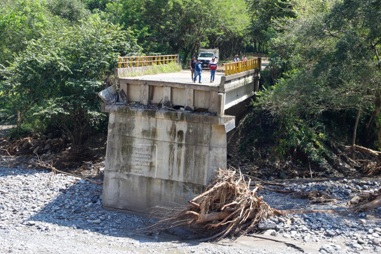 Lluvias en Puebla: Río San Marco destruyó más de 80 metros de puente entre Tlacuilotepec y Xicotepec