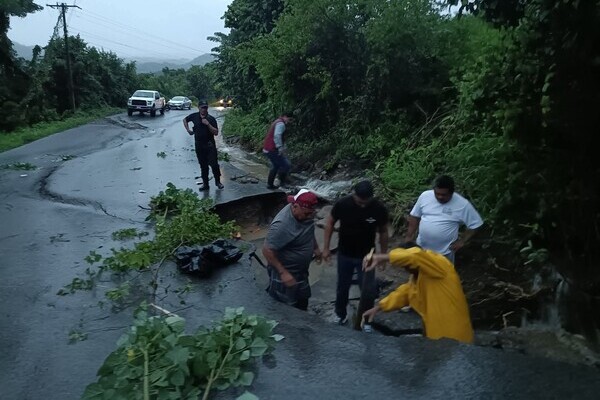 Las lluvias en Puebla han causado estragos en carreteras y caminos que comunican a municipios de las Sierras Norte, Nororiental y Negra