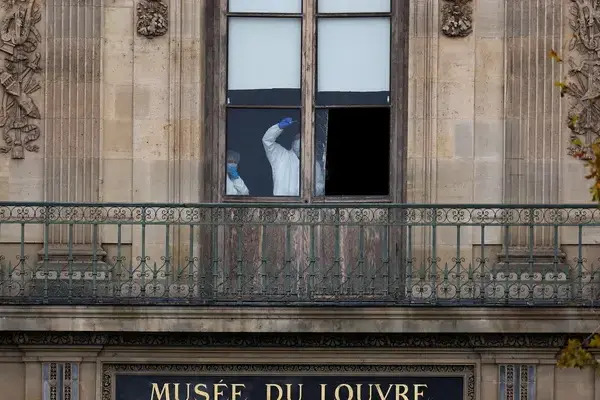 Buscan detener lo más pronto posible a los autores del robo en el Louvre para encontrar las joyas antes de que les saquen las piedras