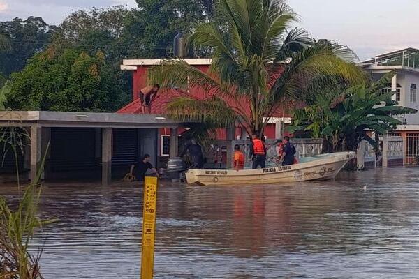 Autoridades han atribuido las lluvias al paso de dos sistemas tropicales formados en la costa occidental de México y que se han disipado