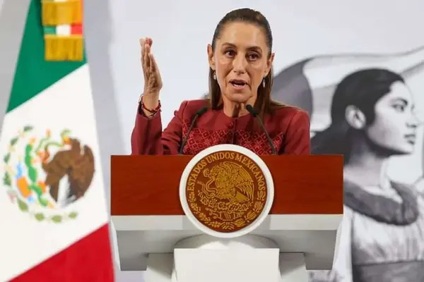 La presidenta Claudia Sheinbaum afirmó que el Gobierno federal mantiene mesas de diálogo con los transportistas y agricultores