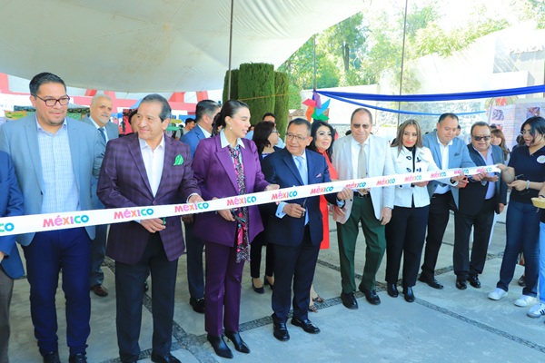 21 Rector de la UATx y Secretaria de Turismo Federal inauguraron “Cuarta expo de turismo gastronómico nacional, región centro” (3)