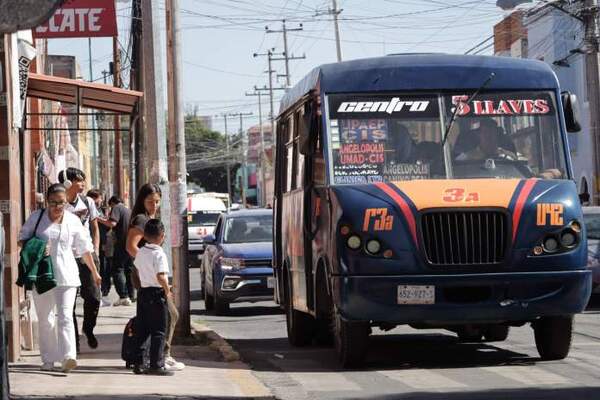 El gobernador Armenta comentó que una forma de ayudar a los transportistas en Puebla, es tener buenas condiciones en las vialidades