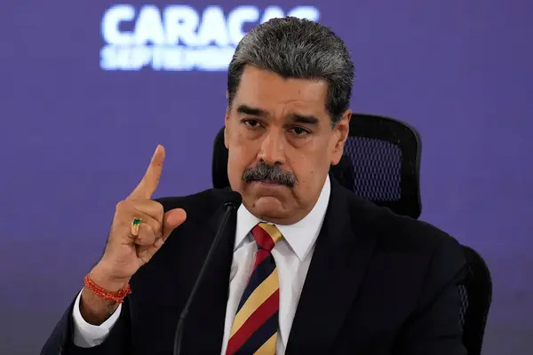 Maduro dijo que estos comandos deberán instalarse esta medianoche y deberán articular al Gobierno, a las Fuerzas Armadas y la ciudadanía