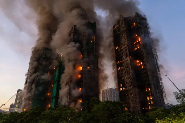 El incendio fue el más mortífero en Hong Kong en décadas, la búsqueda de víctimas continúa y los números aún podrían aumentar