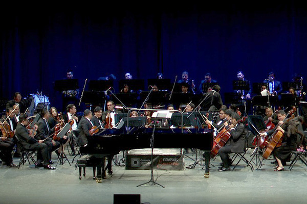 Durante el concierto, la OSBUAP presentó un programa de tres obras monumentales y se entregaron reconocimientos a miembros fundadores