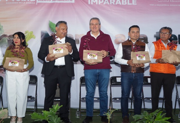 Arranca programa de huertos escolares “Manos a la Tierra”; habrá 100 espacios de cultivo en la ciudad de Puebla