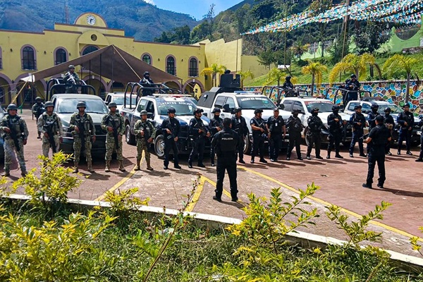 Arriban a Eloxochitlán 50 elementos de la SSP Puebla y Defensa para acciones operativas