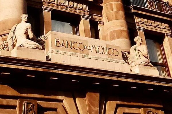 Para el próximo año, Banxico anticipa que el PIB registrará un crecimiento medio de 1.1%, que es el punto medio del rango va de 0.4 a 1.8%