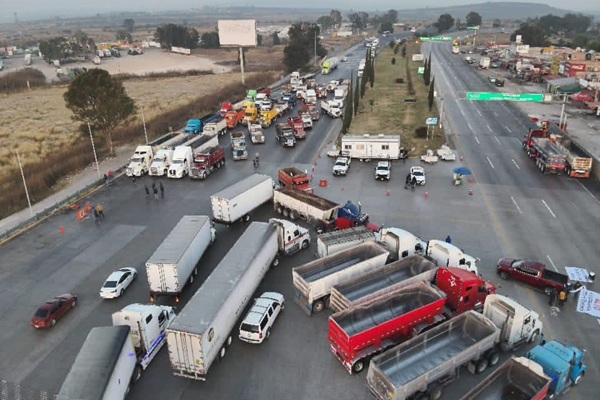 Bloqueo nacional Productores y transportistas detienen el tránsito en más de 30 carreteras de México