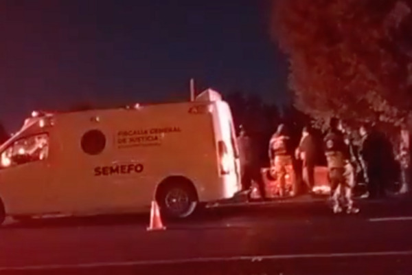 Pedro N., de aproximadamente 30 años, conducía un automóvil Volkswagen Bora de la cual perdió el control sobre el Libramiento Apizaco