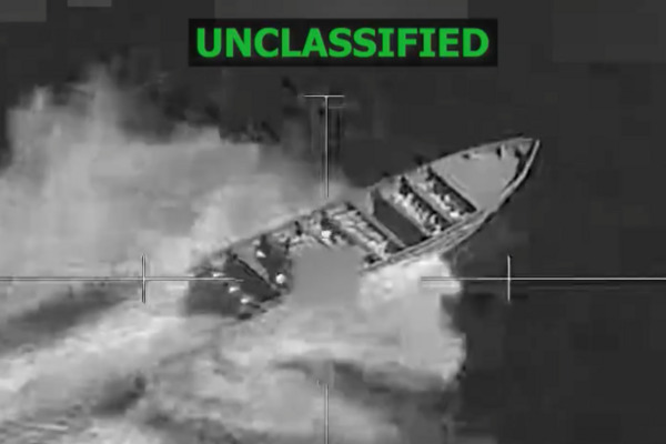 El mando militar de EE.UU. agregó que las tres personas "narcoterroristas" que iban a bordo del buque murieron como resultado del ataque