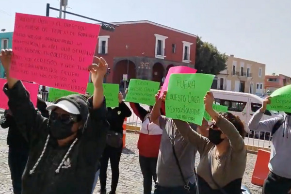 Los manifestantes responsabilizan al director del penal de Tepexi de permitir que el interior sea controlado por Ernesto Orea de "Los Orea"