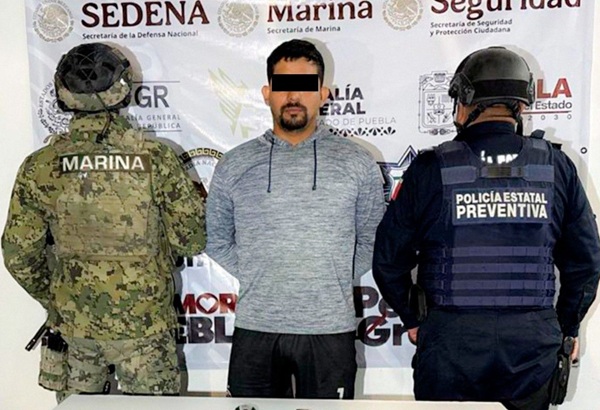 Capturan a hombre armado tras persecución de la Policía Estatal y Marina en Izúcar de Matamoros, Puebla