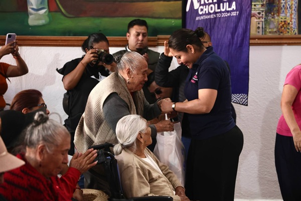 Comienza Lupita Cuautle quinta entrega de apoyos alimentarios en San Andrés Cholula